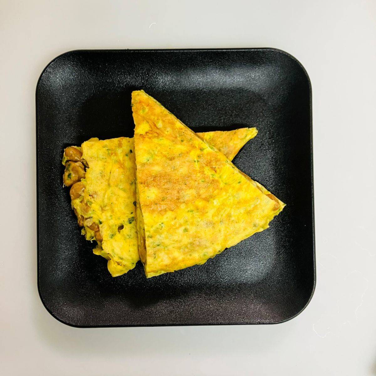 タカノフーズ公式の「まぜまぜ納豆オムレツ」のレシピ