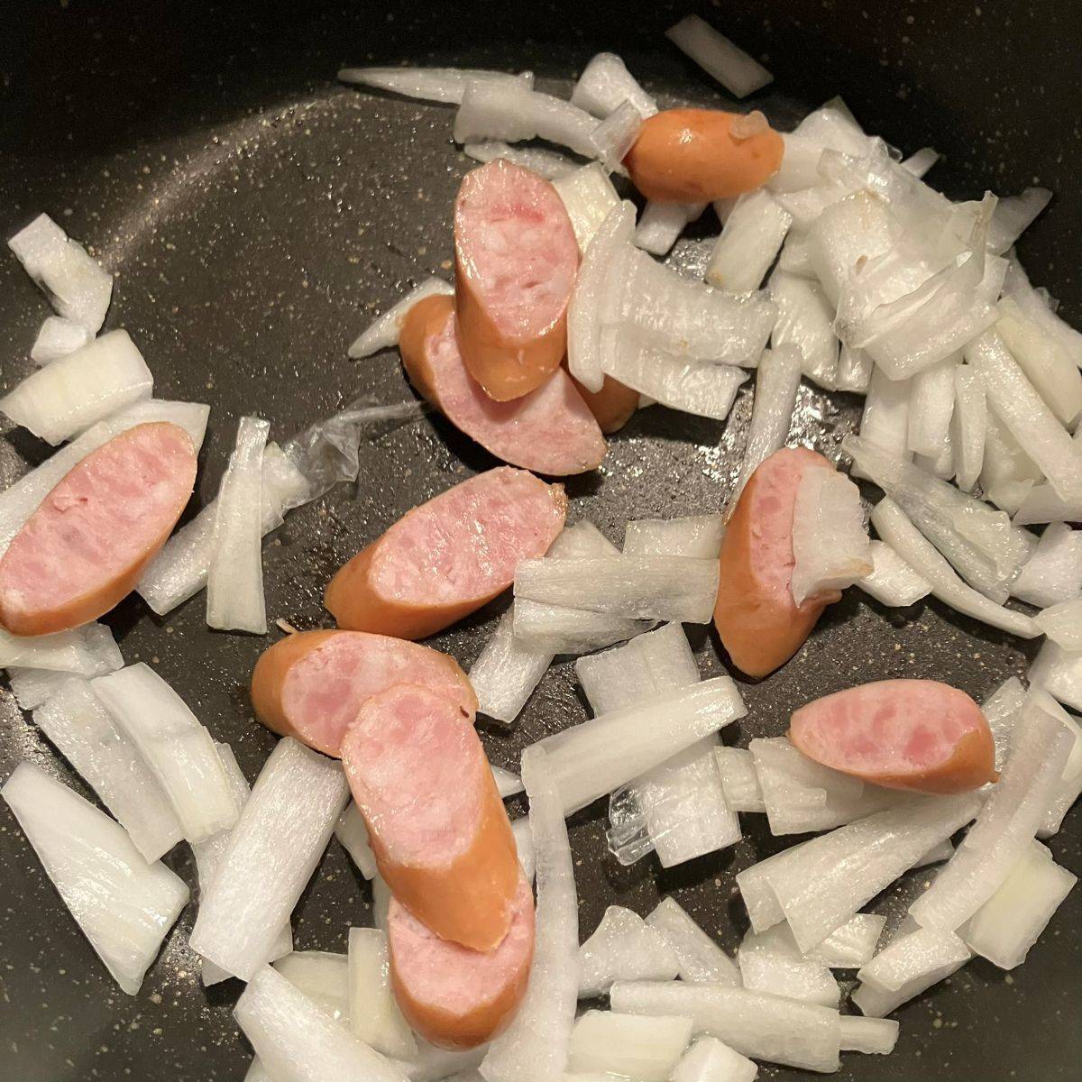 マルちゃん公式の「新玉ねぎのソテー焼そば」のレシピ