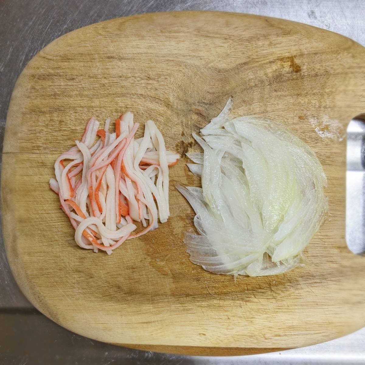 いちまさ公式の「カニかまと新たまねぎのピザ風トースト」のレシピ