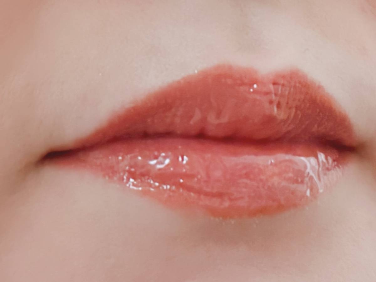 &nd by rom&nd アンドバイロムアンド Greige グレージュシリーズ シアリーカラースティック RD02モーブデア 塗布後 筆者唇