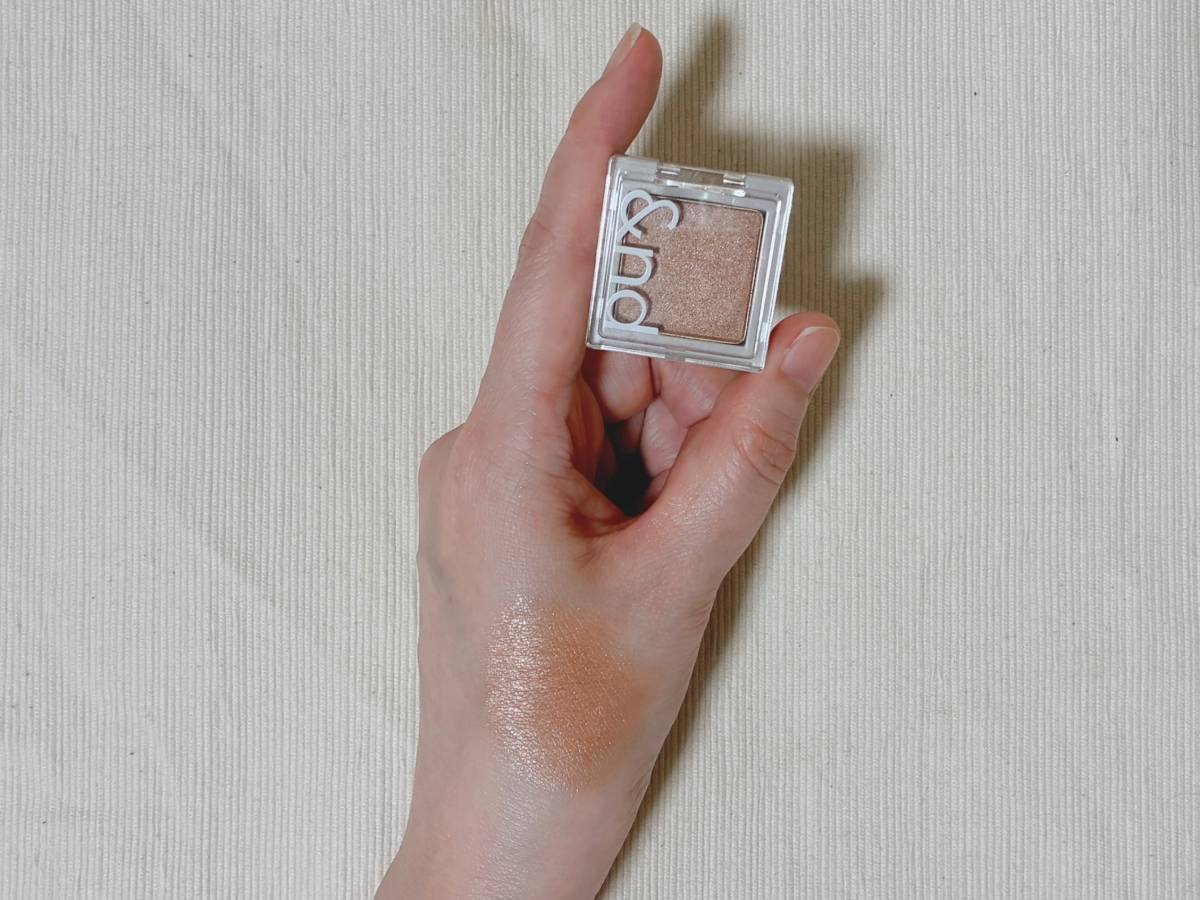 &nd by rom&nd アンドバイロムアンド Greige グレージュシリーズ メロウタッチシングルアイシャドウ SH03スウィートチェスナット スウォッチ 本体 筆者手