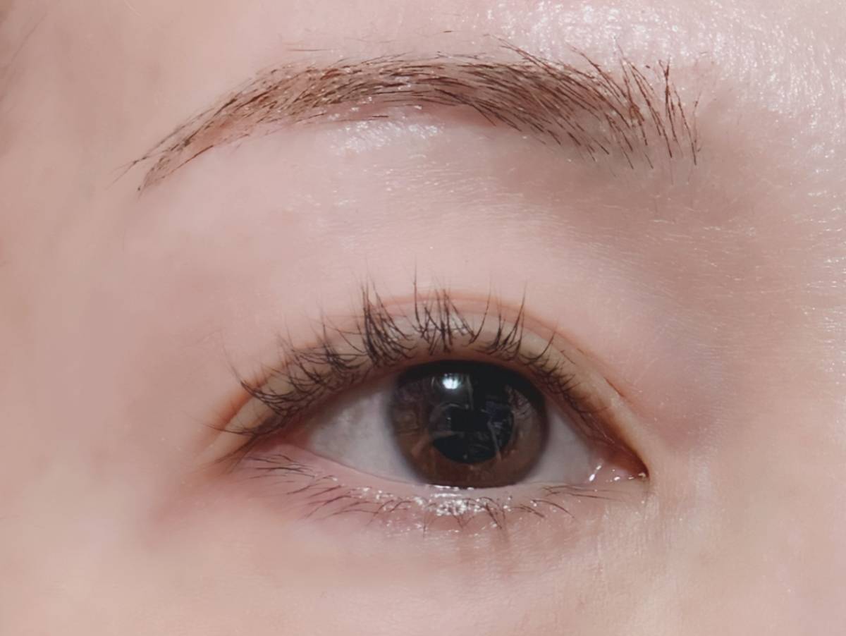 &nd by rom&nd アンドバイロムアンド Greige グレージュシリーズ メロウタッチシングルアイシャドウ SH03スウィートチェスナット 塗布前 筆者目元