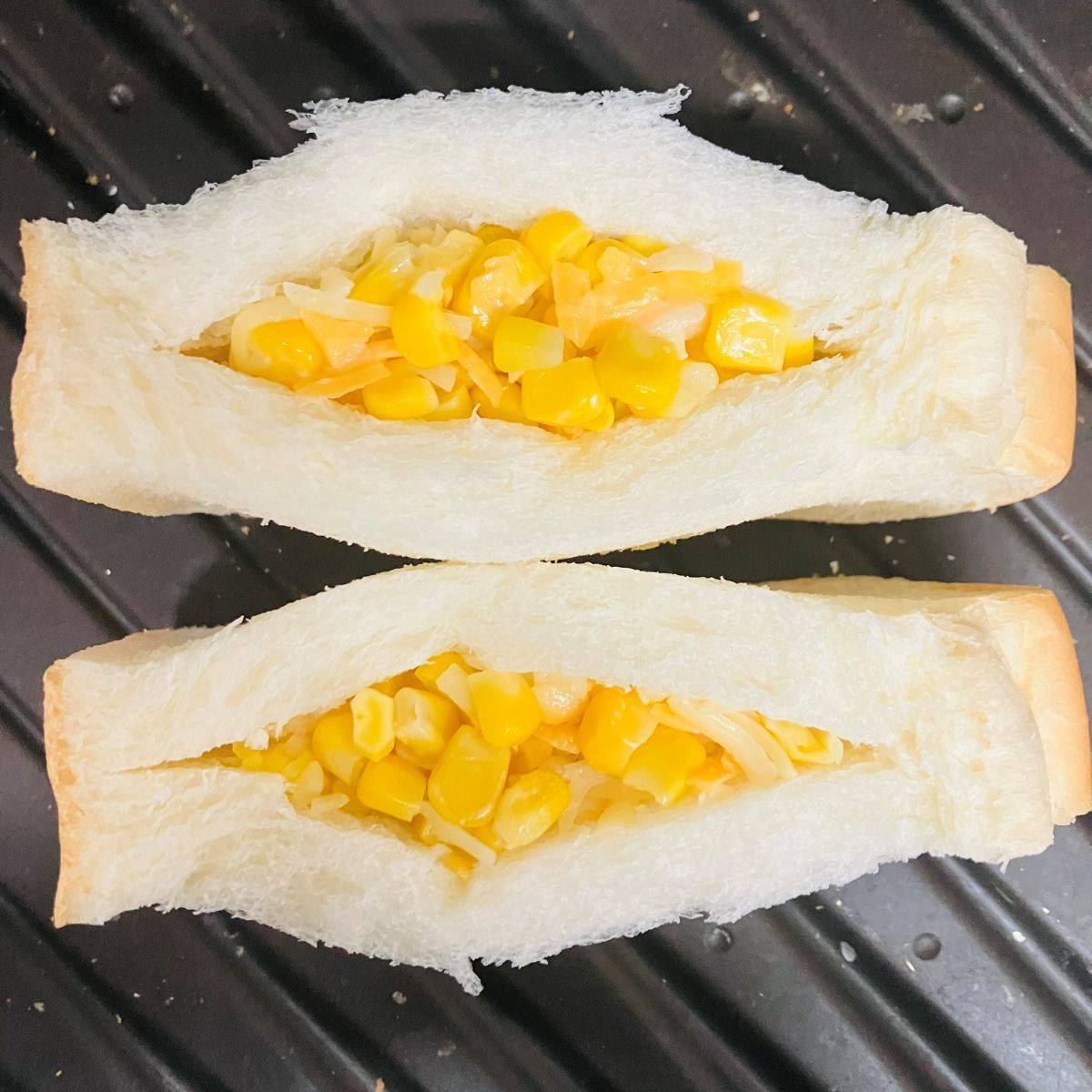 ヤマザキ公式の「とろーりチーズとコーンのポケットサンド」のレシピ