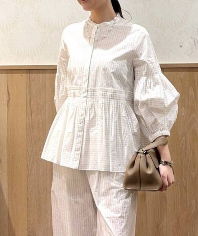 フリルブラウスコーデ