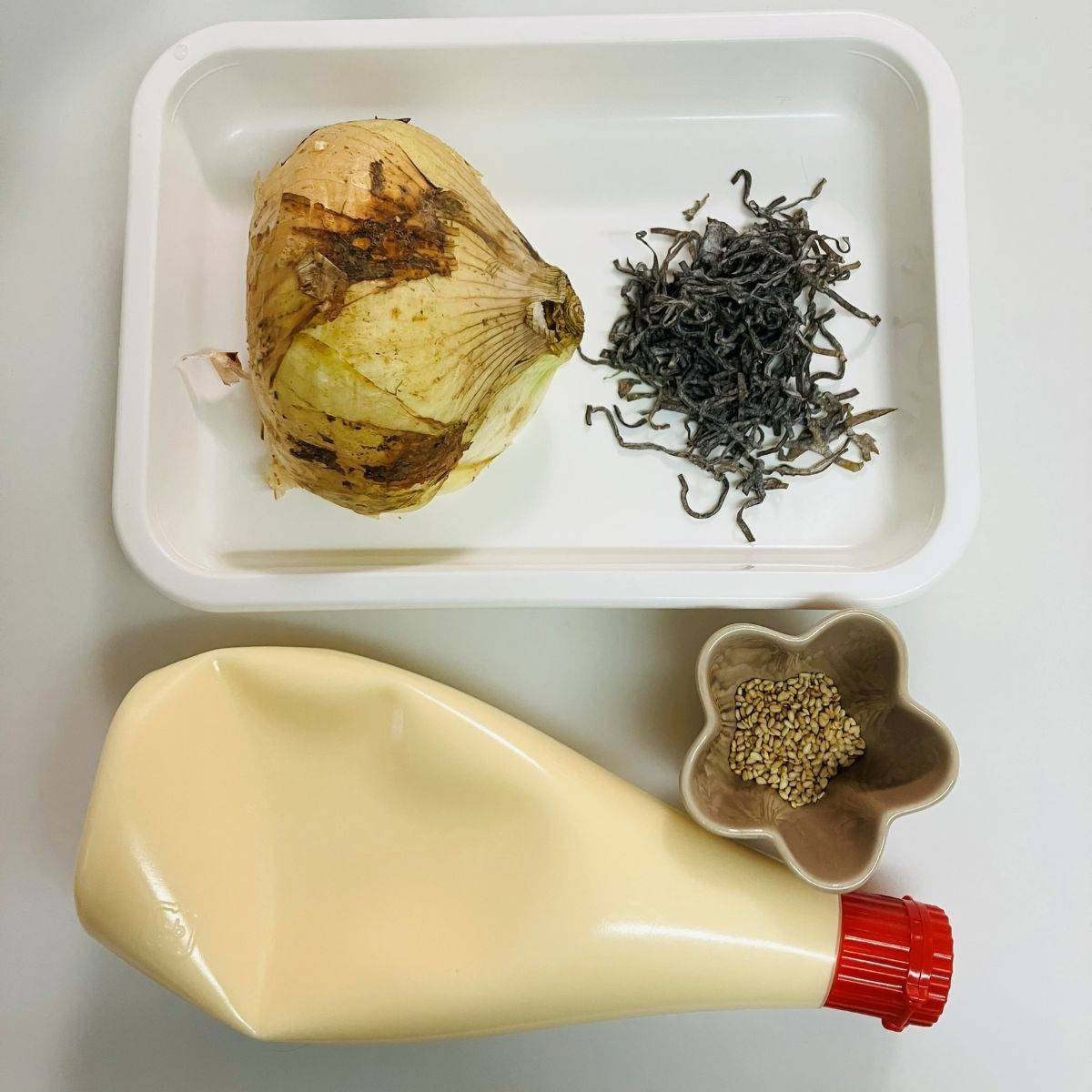 くらこん公式の「まるごと玉ねぎの塩こんぶマヨネーズ」のレシピ