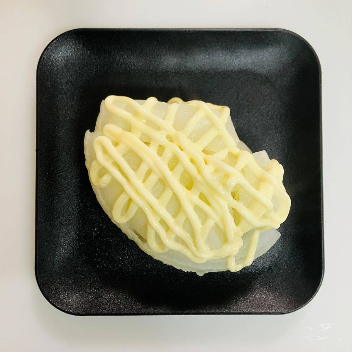 くらこん公式の「まるごと玉ねぎの塩こんぶマヨネーズ」のレシピ