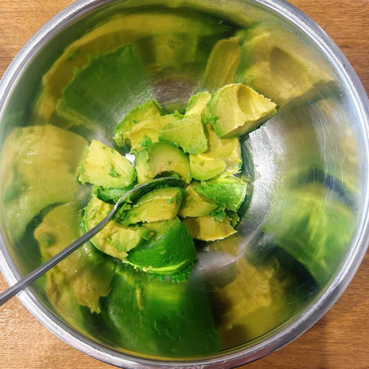 いなば公式の「アボカド×いなばライトツナ×コーン！濃厚アボカドグラタン」のレシピ