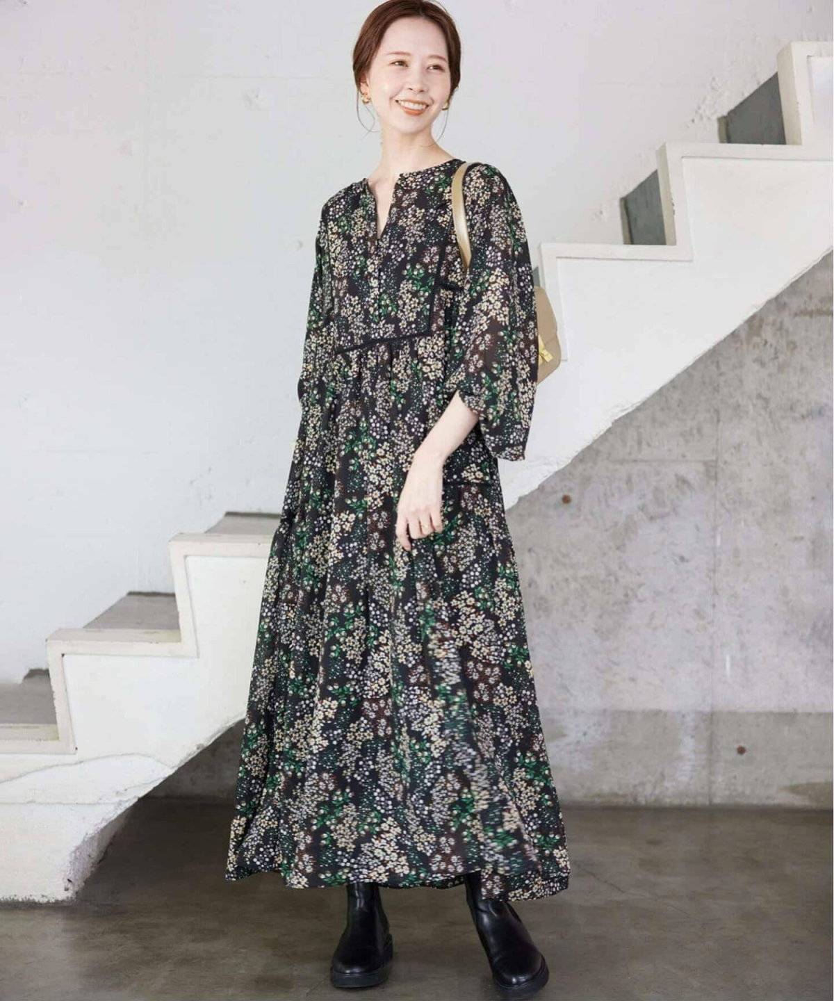 秋コーデの女性