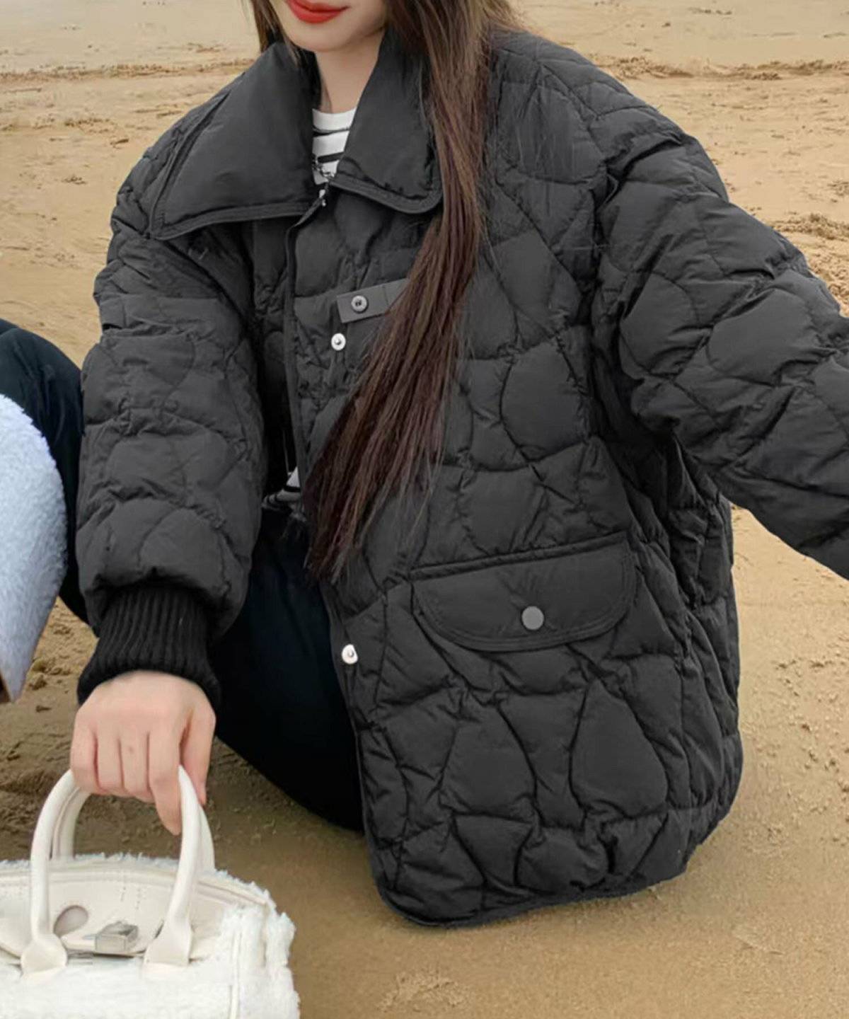 秋コーデの女性