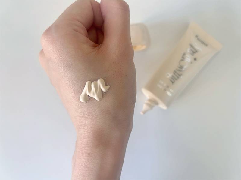 fwee下地01を手に出した画像