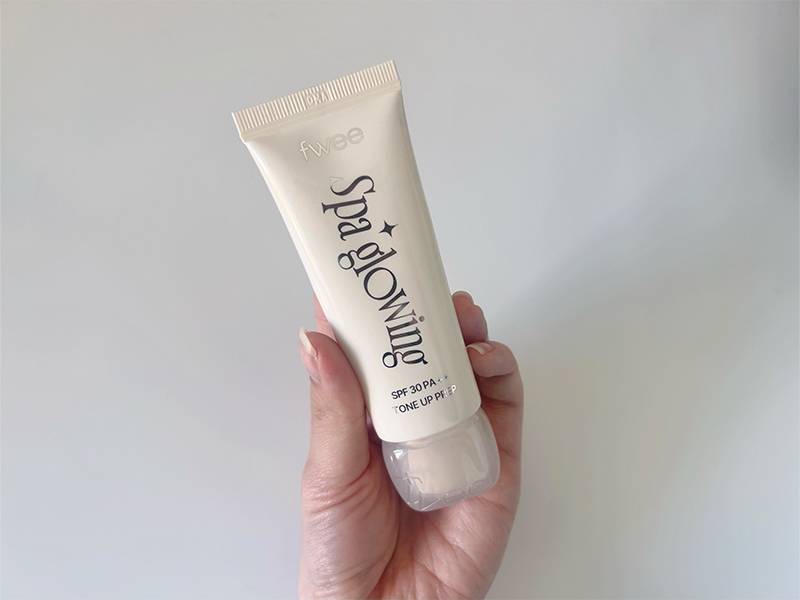 fwee下地を手に持った画像