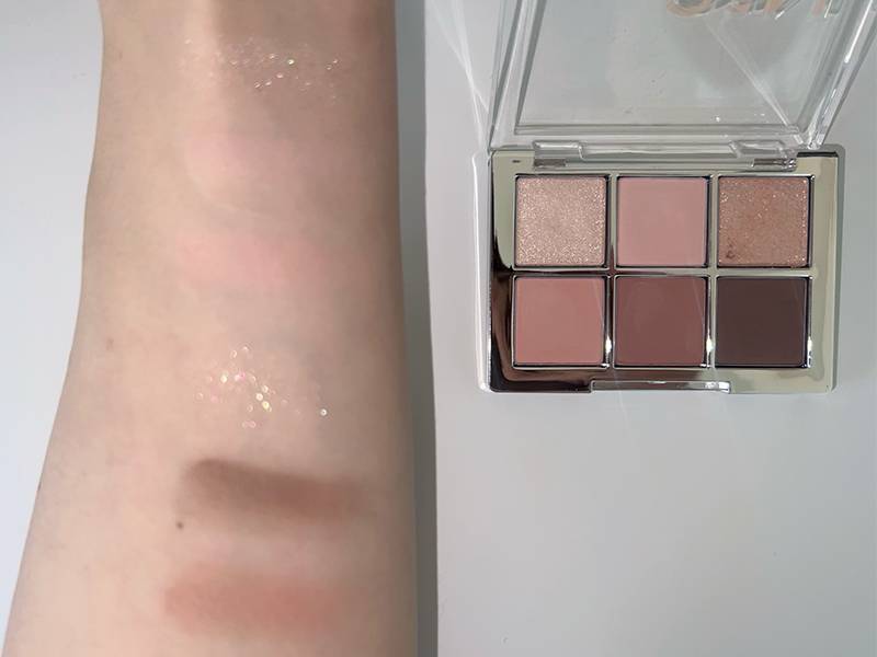 2aNアイシャドウの腕のスウォッチ画像