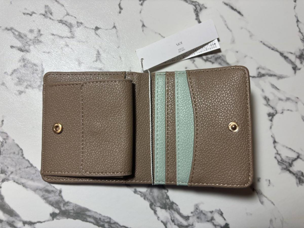 3COINS 2つ折りバイカラーウォレット デザイン＆質感チェック①