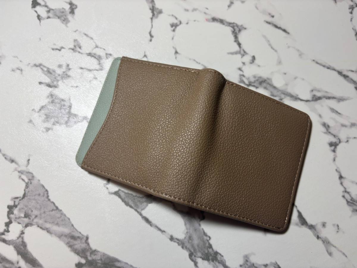3COINS 2つ折りバイカラーウォレット デザイン＆質感チェック③