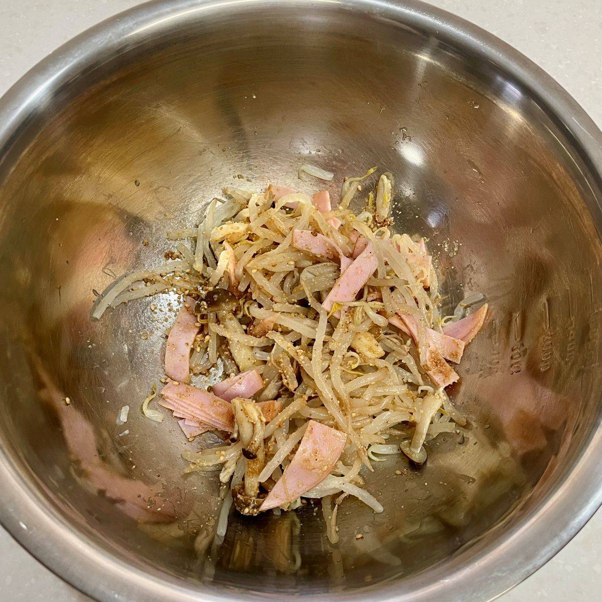 JAグループ公式の「しめじともやしの胡麻和え」のレシピ