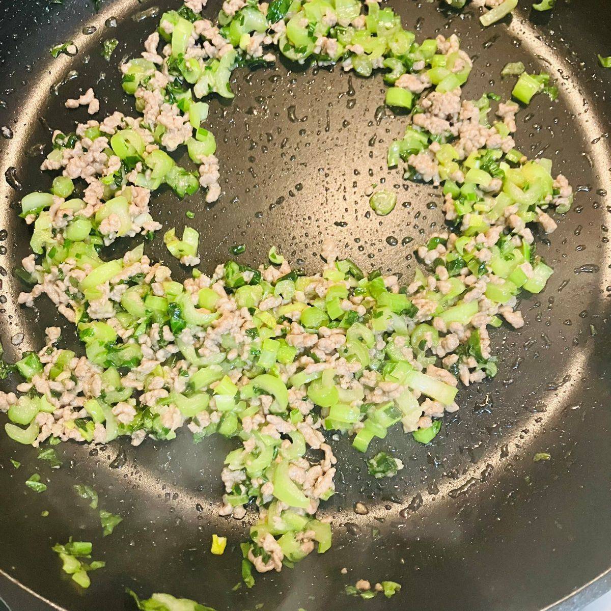 JAグループ公式の「小松菜と豚ミンチの焼飯」のレシピ