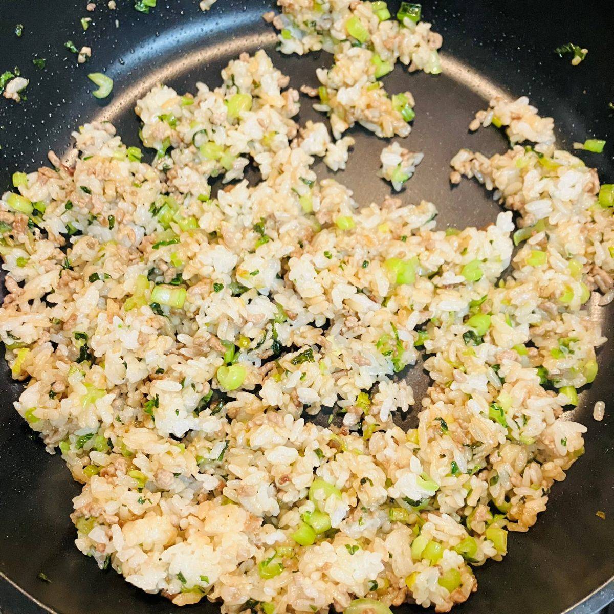 JAグループ公式の「小松菜と豚ミンチの焼飯」のレシピ