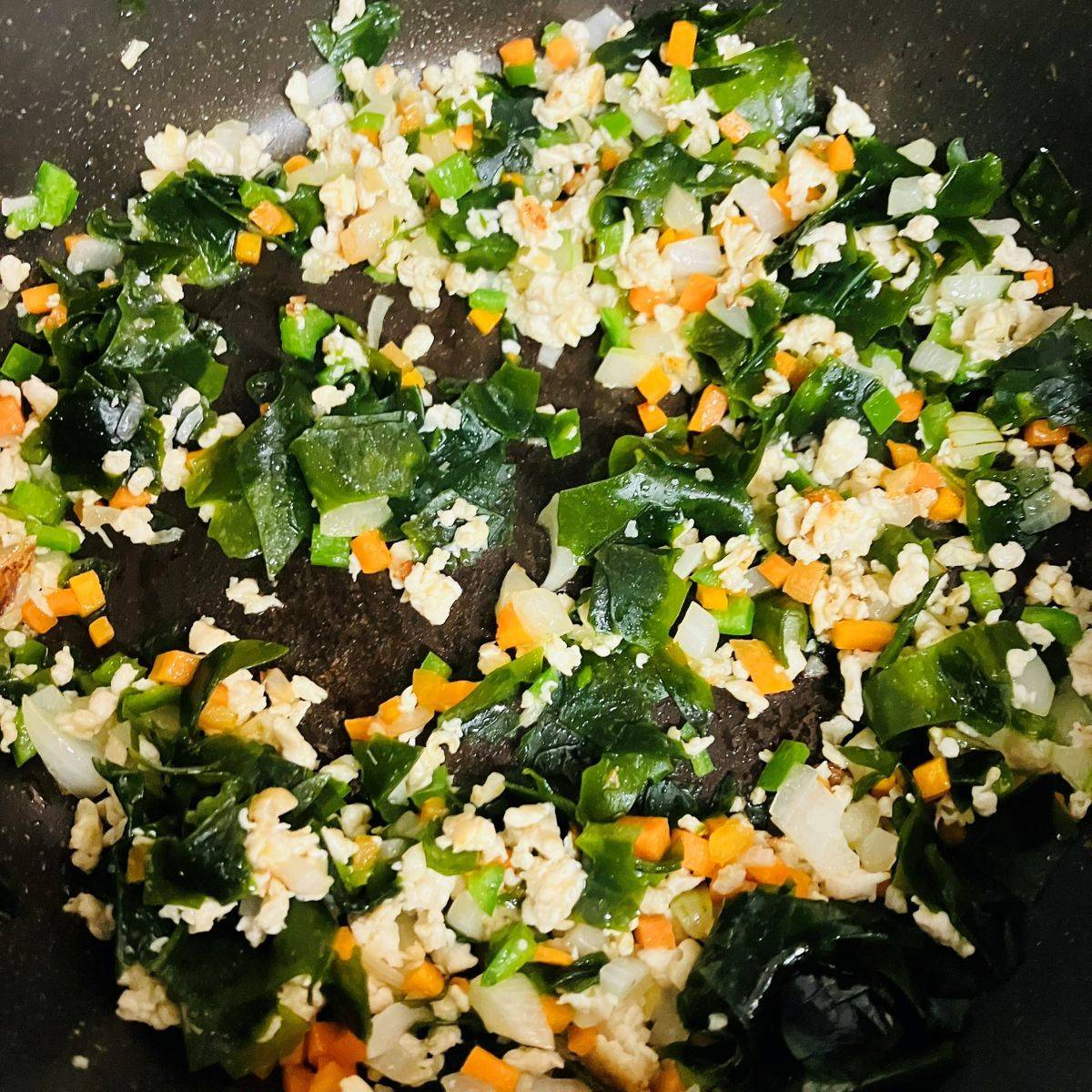 マルちゃん公式の「鶏そぼろとひじきの焼そば」のレシピ