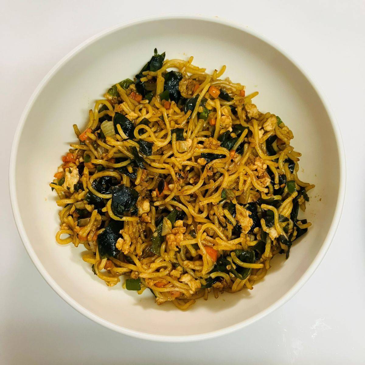 マルちゃん公式の「鶏そぼろとひじきの焼そば」のレシピ