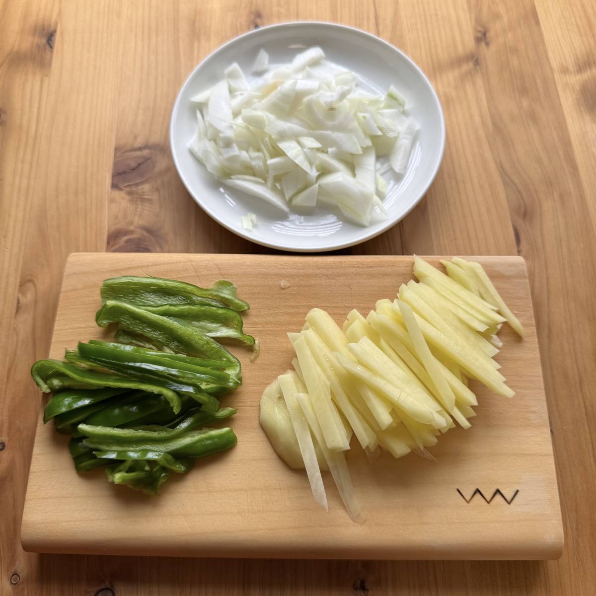 JAグループ公式の「おつまみに♪ピーマンとじゃがいものコンソメ炒め」のレシピ