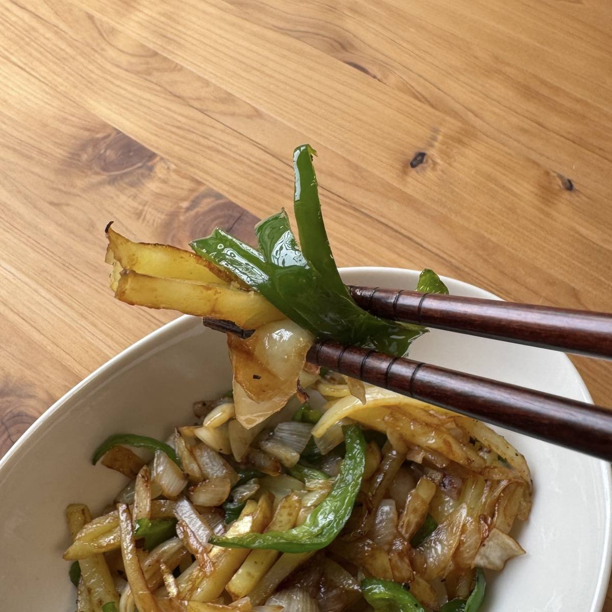 JAグループ公式の「おつまみに♪ピーマンとじゃがいものコンソメ炒め」のレシピ