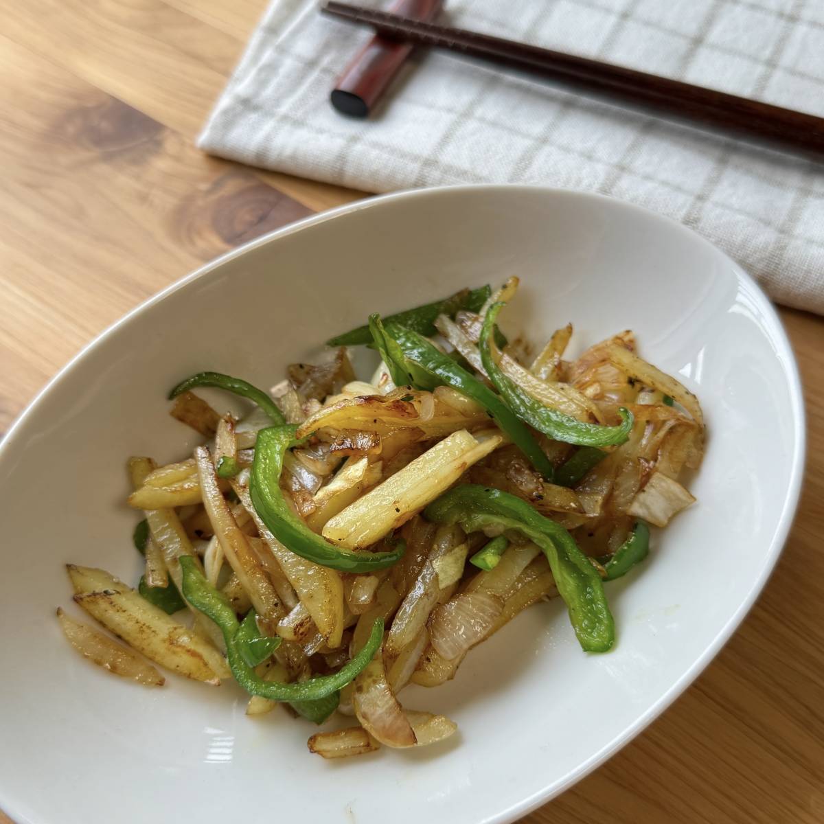 JAグループ公式の「おつまみに♪ピーマンとじゃがいものコンソメ炒め」のレシピ