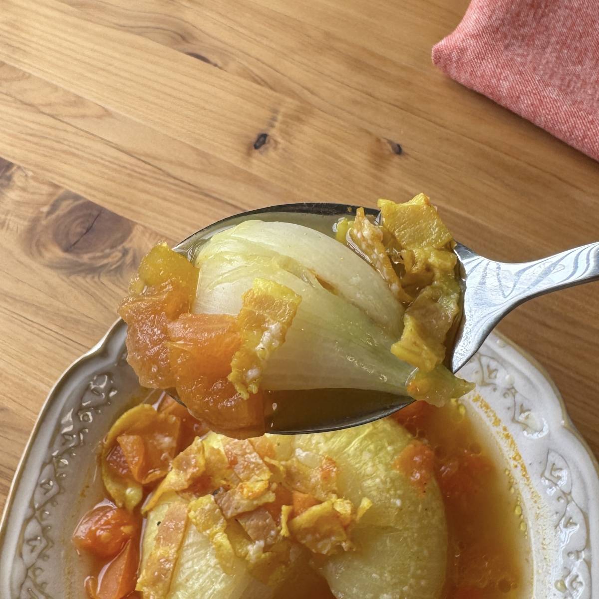 JAグループ公式の「新玉ねぎの丸ごとスープ★ トマトカレー風味♪」のレシピ