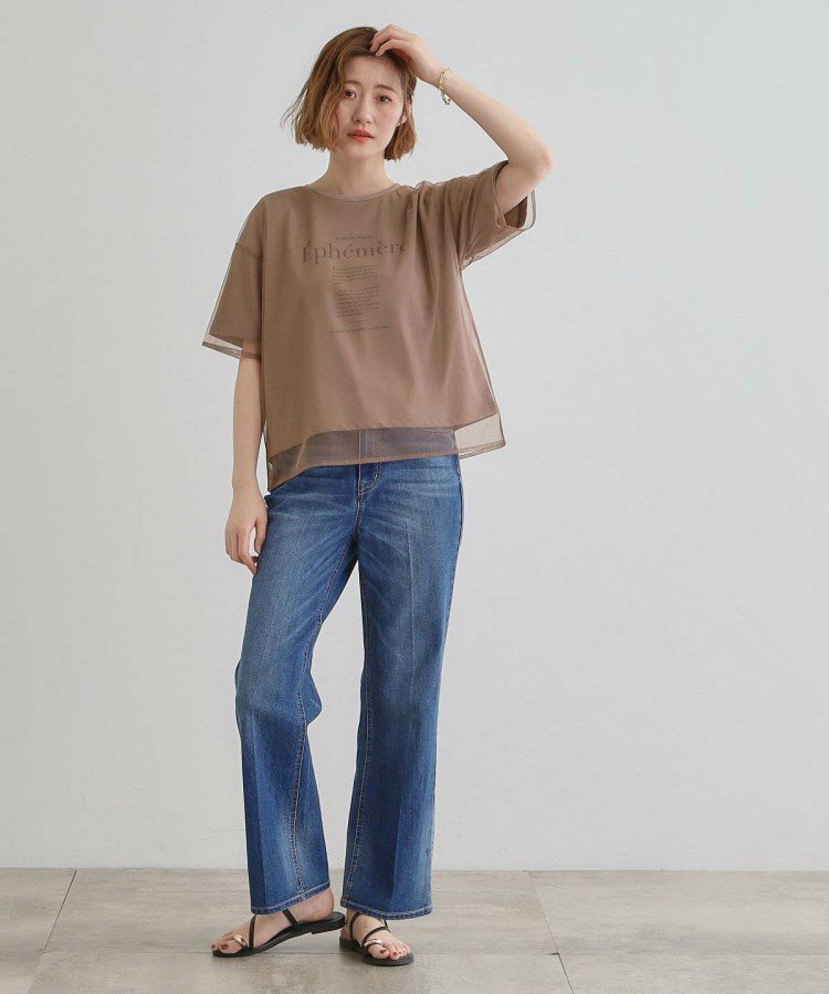 夏コーデの女性