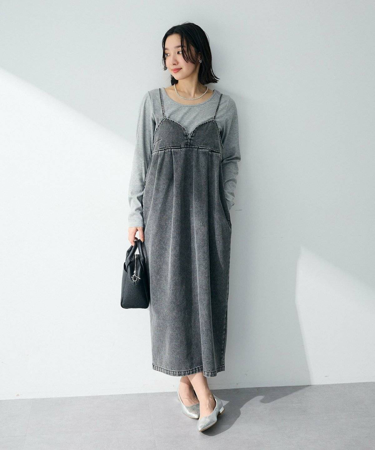 春コーデの女性