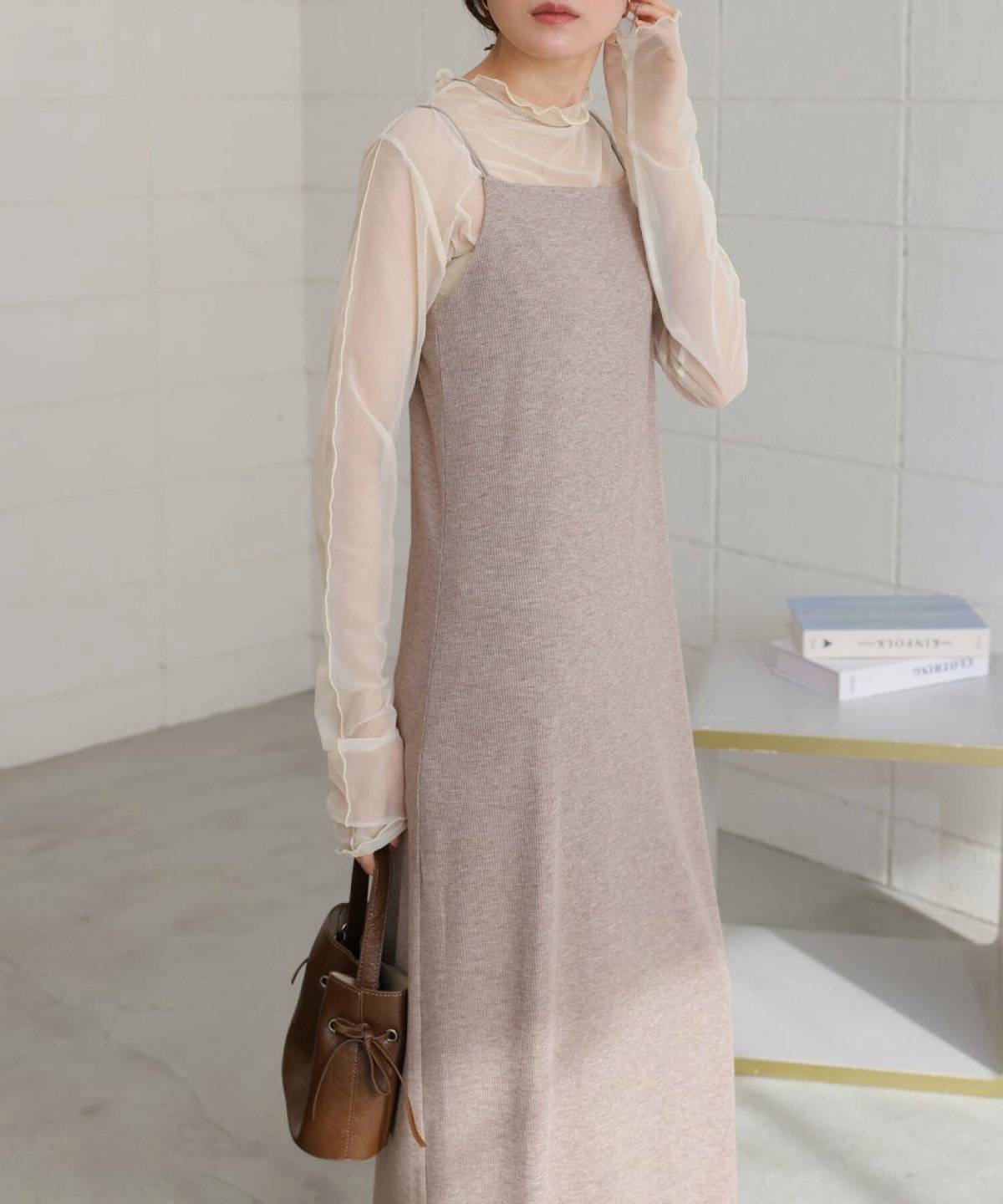 春コーデの女性