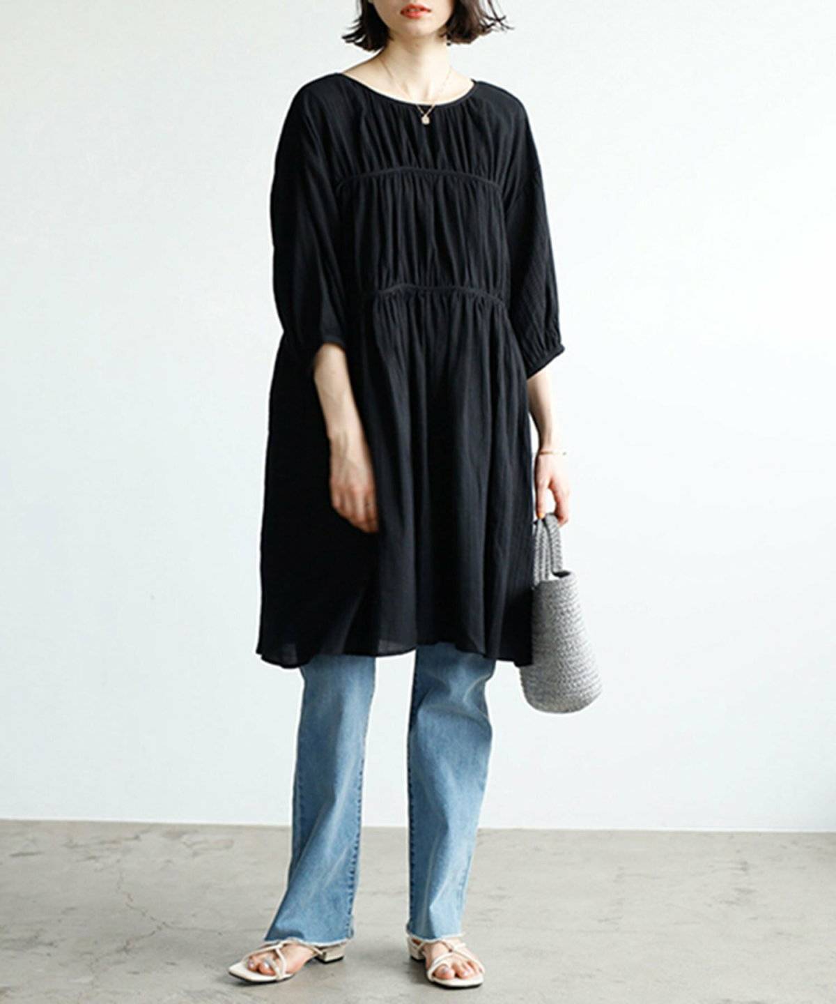 春コーデの女性