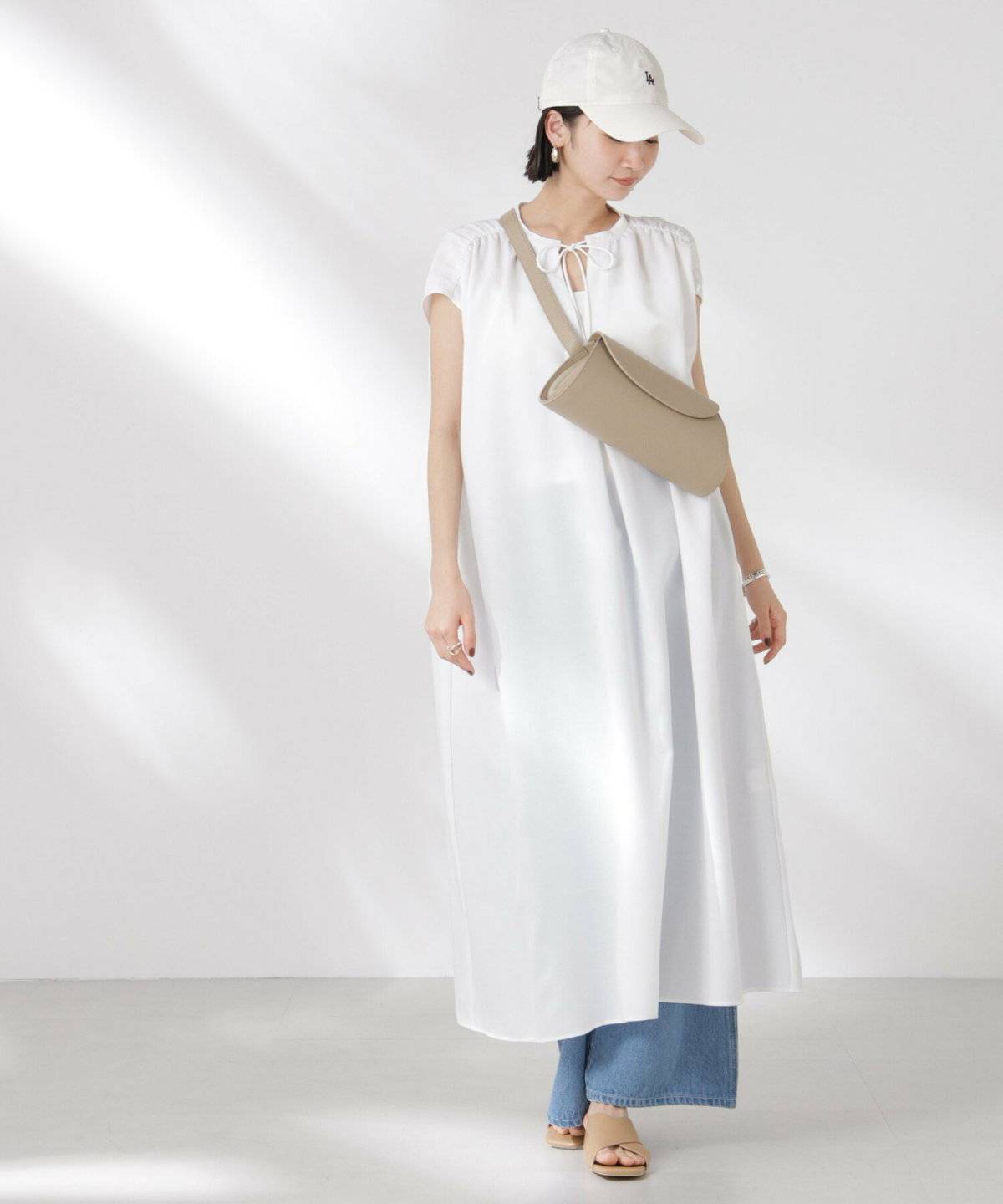 初夏コーデの女性