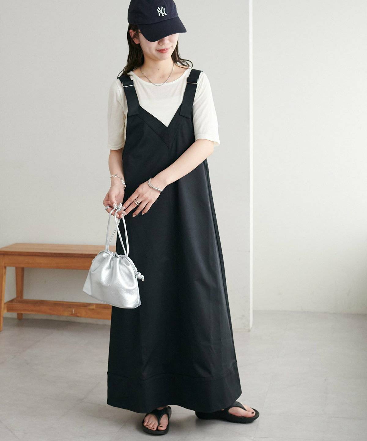 初夏コーデの女性