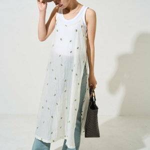 すっぴん隠しにもなる！「キャップ×ワンピース」の初夏コーデに注目！