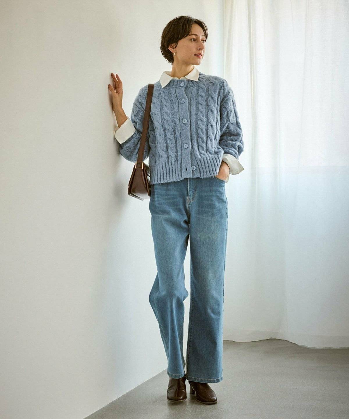 秋コーデの女性