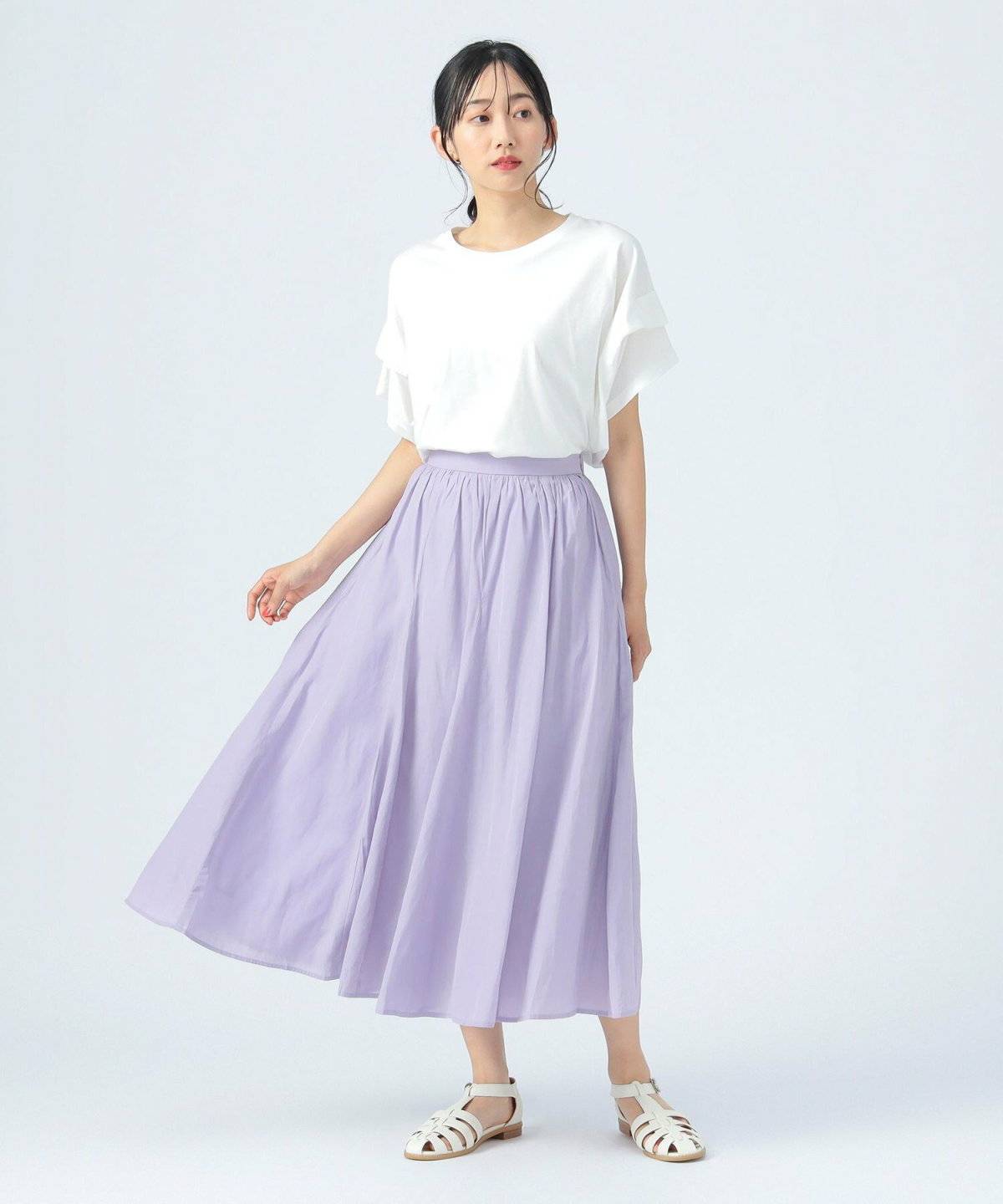 夏コーデの女性