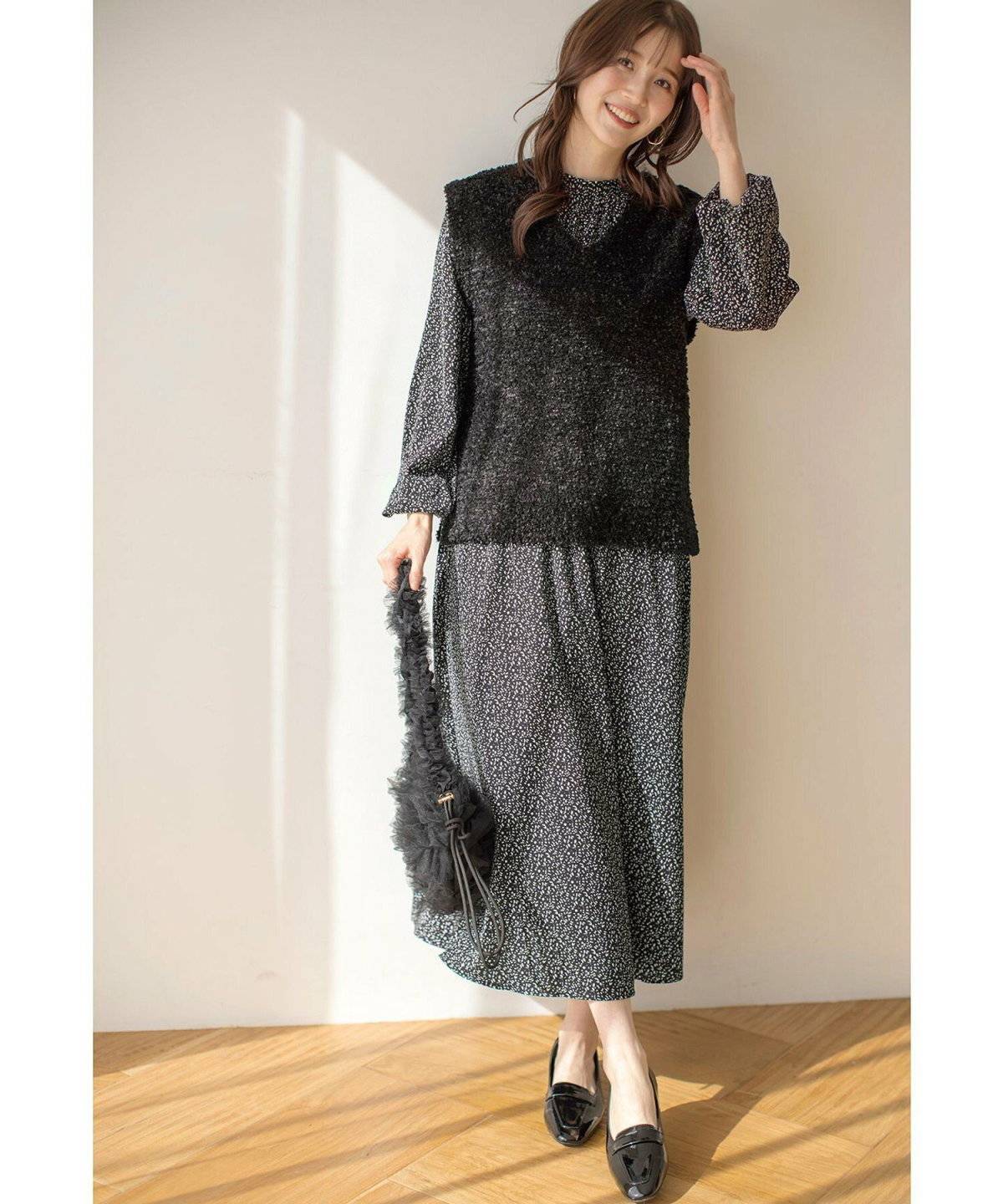 梅雨コーデの女性