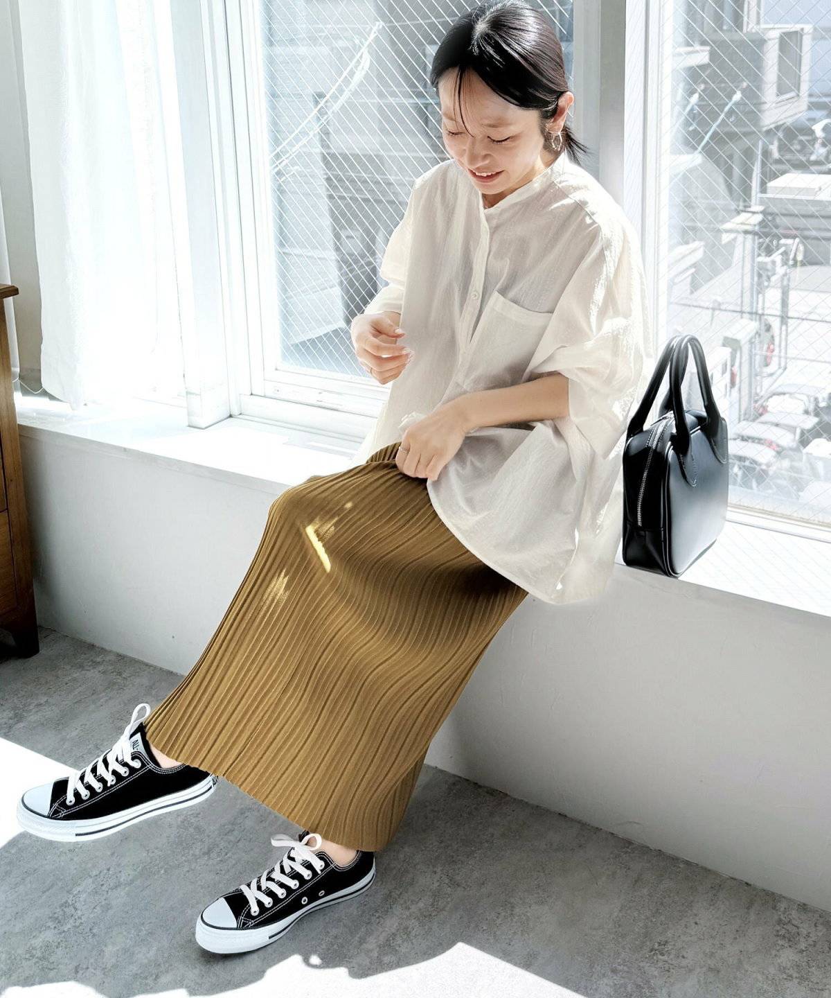 梅雨コーデの女性