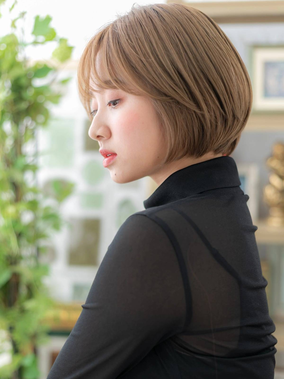 ベージュカラーのマッシュボブ