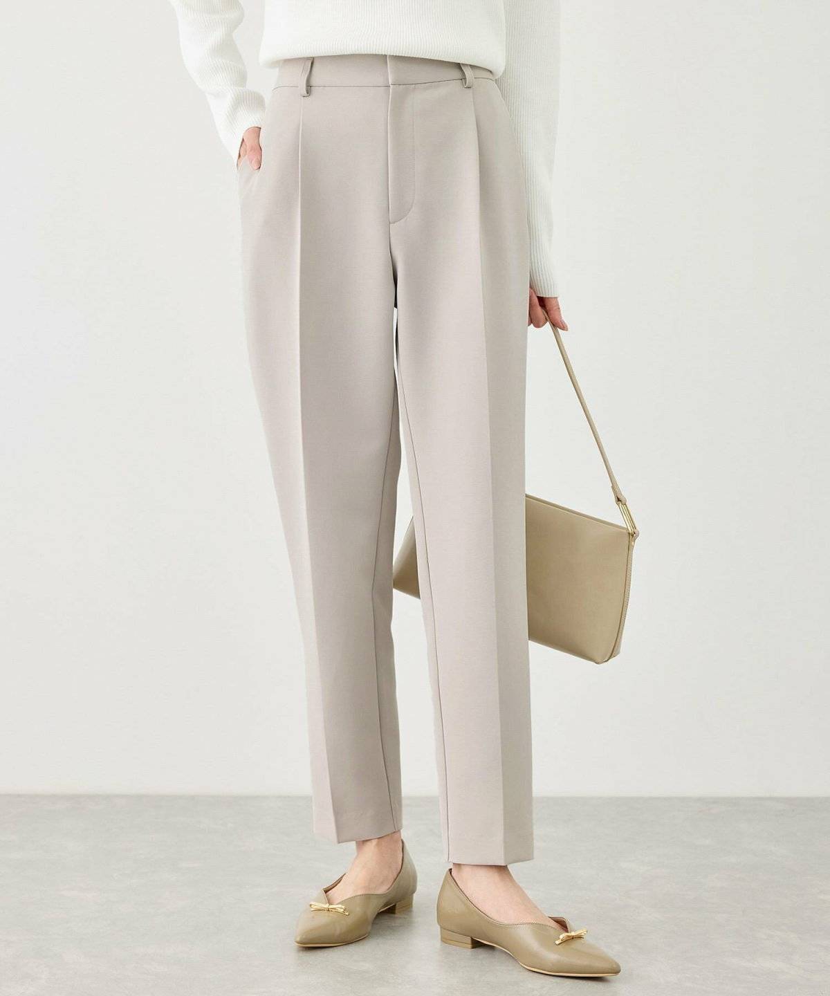 春コーデの女性