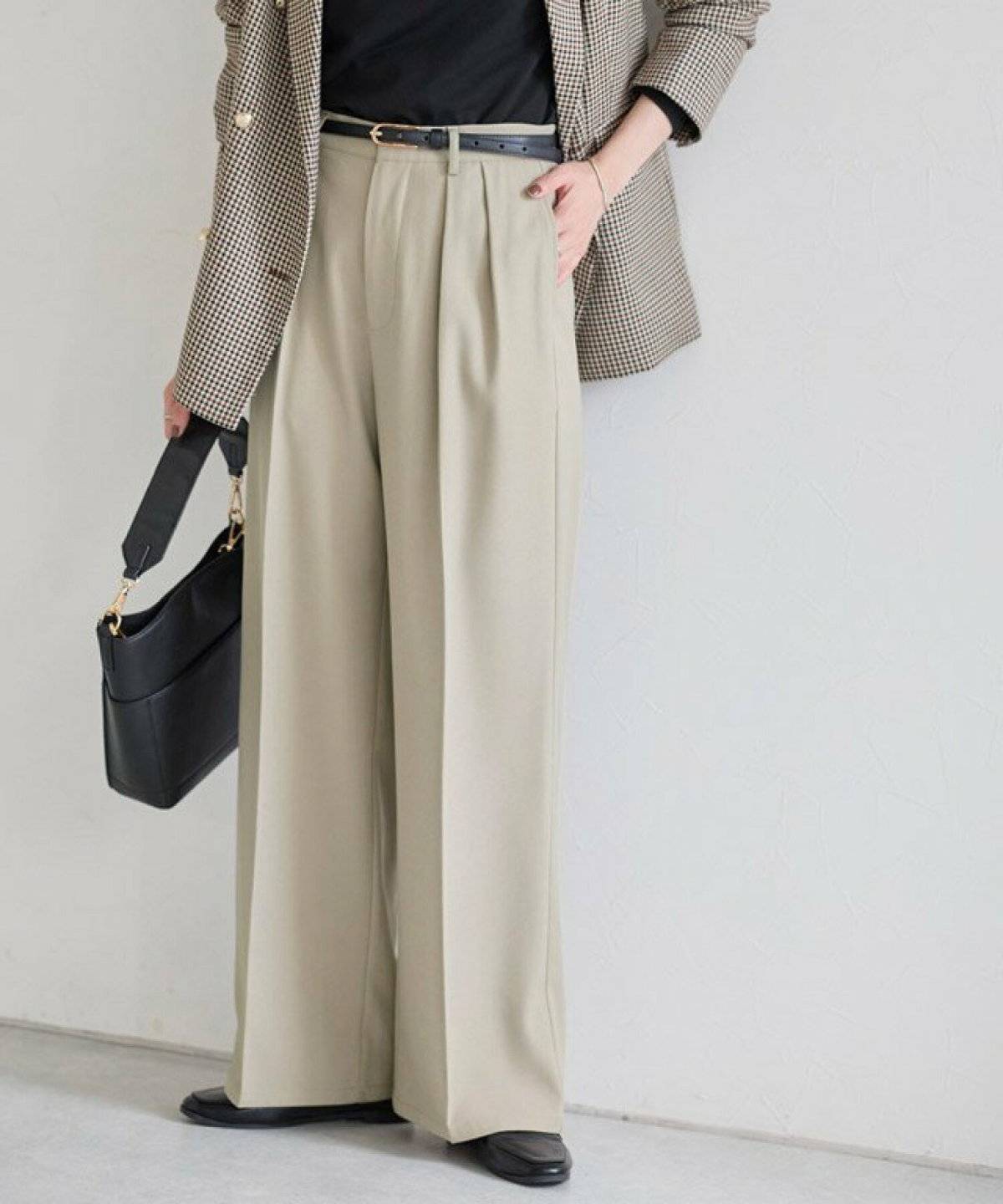 春コーデの女性