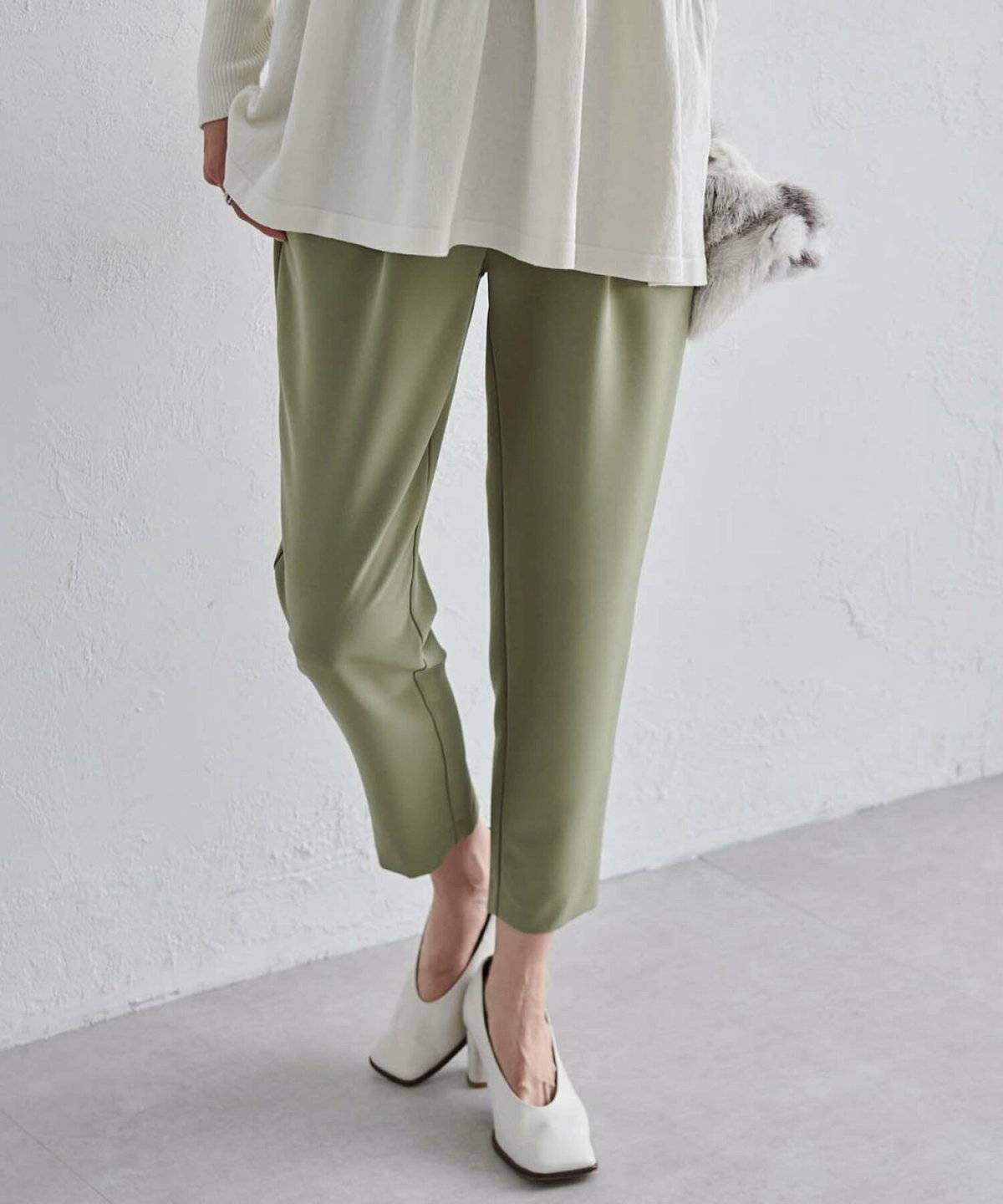 初夏コーデの女性