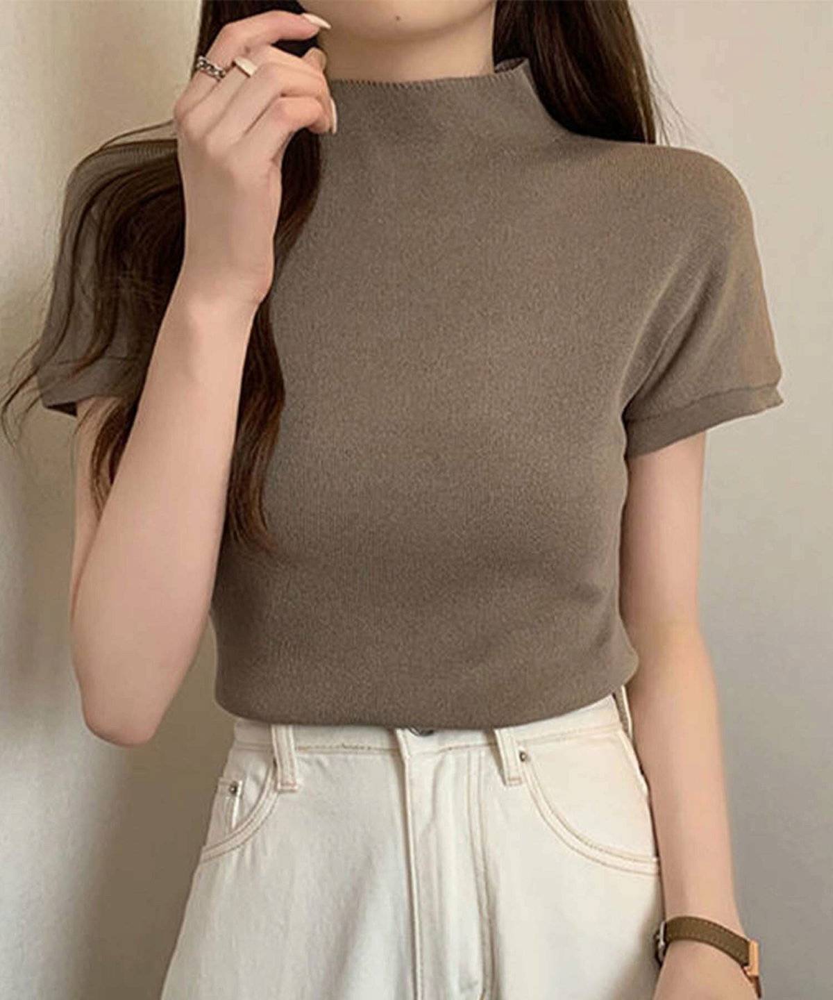 梅雨コーデの女性