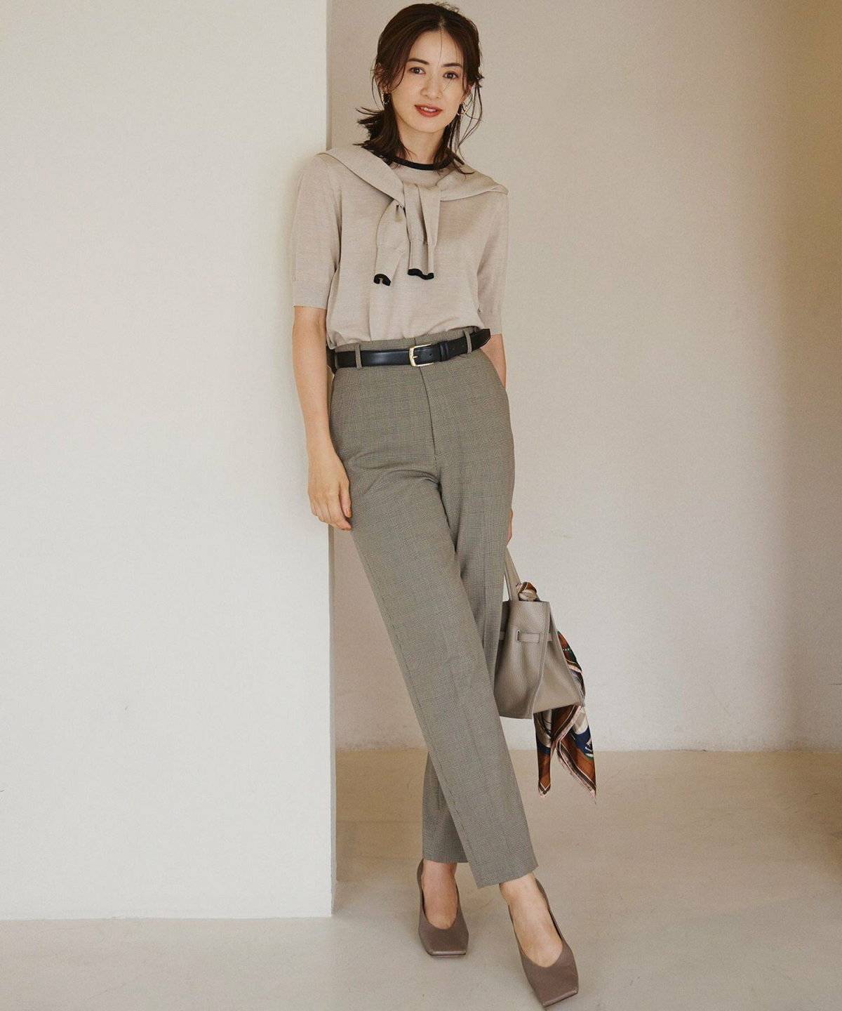 梅雨コーデの女性