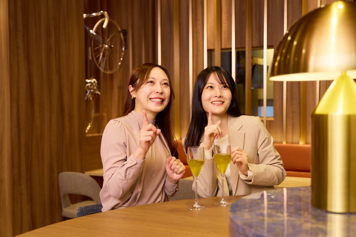 仕事帰りにサクッと“非日常”を味わう!『大人の秘密基地』 がブームの予感♡ | 4MEEE