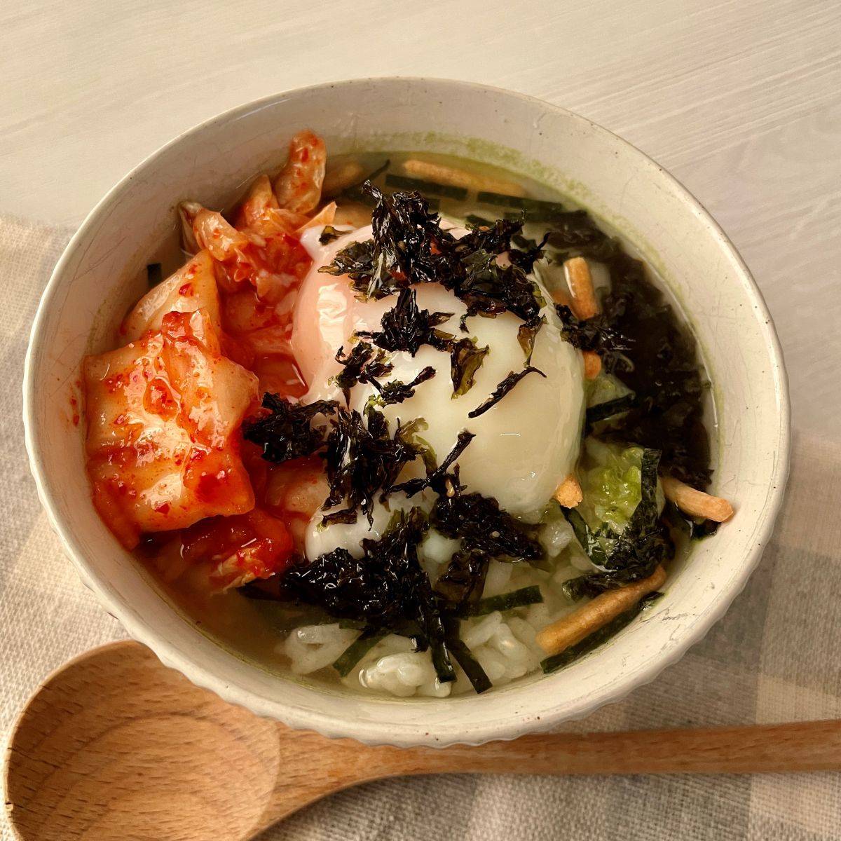 永谷園公式の「キムチ＆温泉たまごの茶づけ」のレシピ