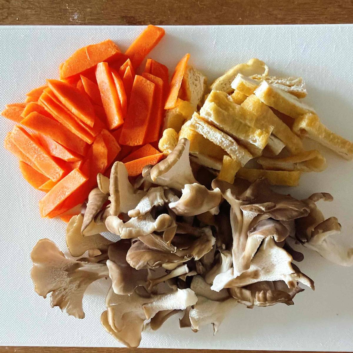 JAグループ公式の「舞茸とお揚げの炊き込みごはん」のレシピ