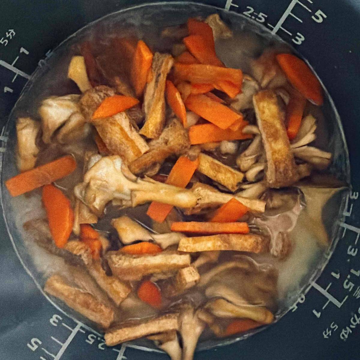 JAグループ公式の「舞茸とお揚げの炊き込みごはん」のレシピ