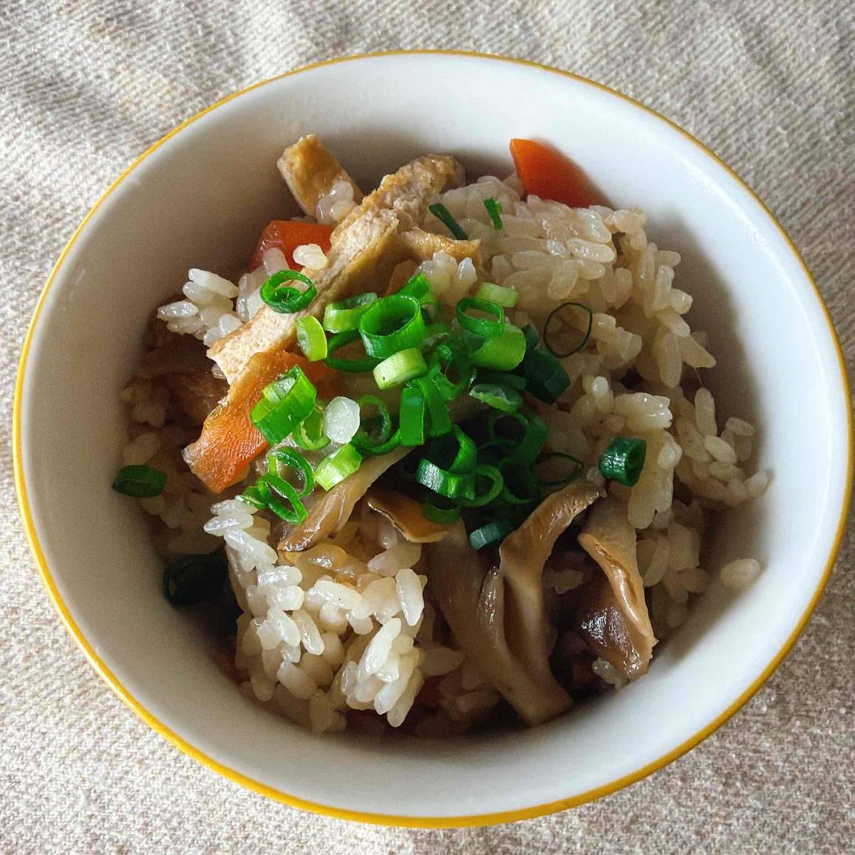 JAグループ公式の「舞茸とお揚げの炊き込みごはん」のレシピ