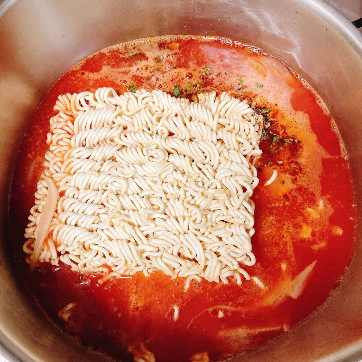 サッポロ一番公式の「ジュースで簡単♪トマトラーメン」のレシピ